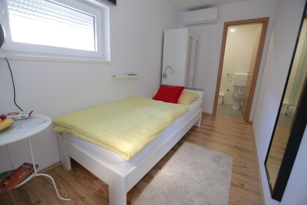 Rooms Butkovic Zagreb Bagian luar foto